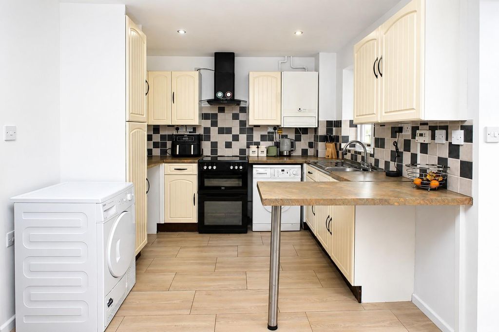 Property photo 2 of 15 Kitchen/ Diner