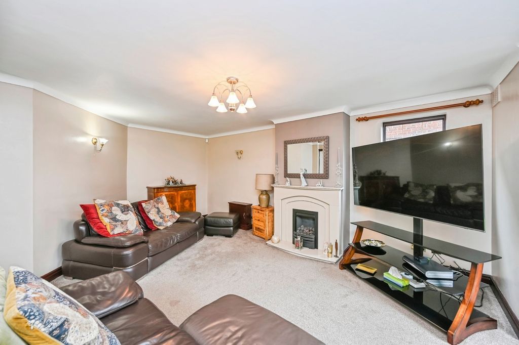 Property photo 3 of 25 Pbox-Img.Jpg