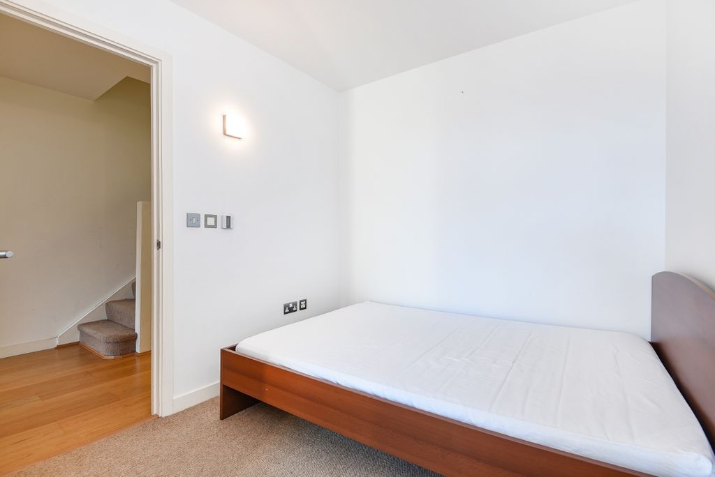 Property photo 3 of 6 Bed1