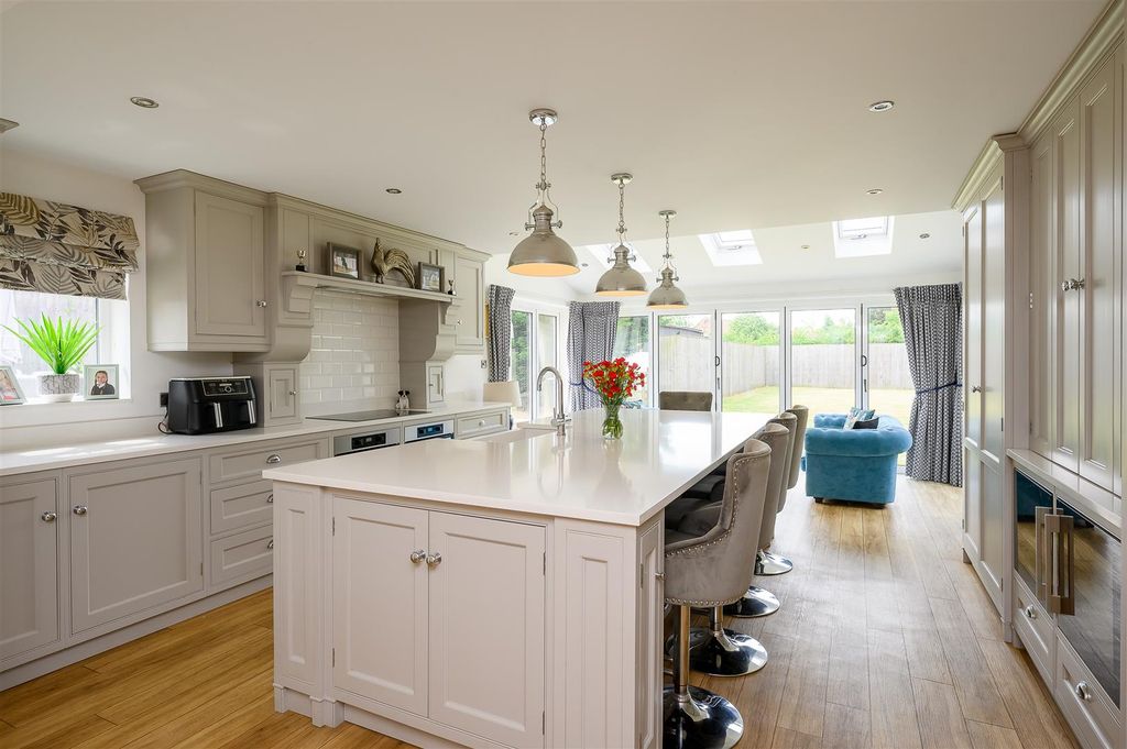 Property photo 2 of 31 Kitchen Dining