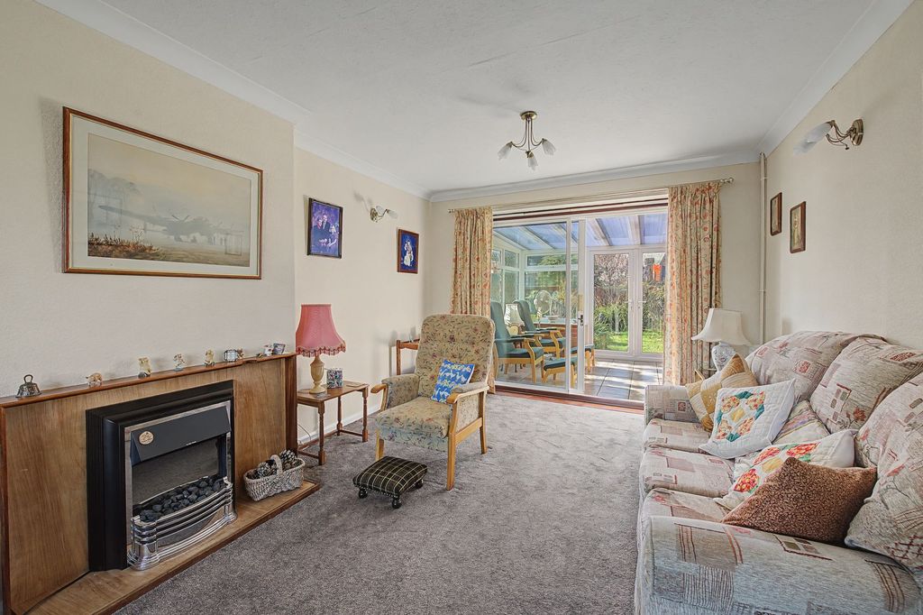 Property photo 2 of 20