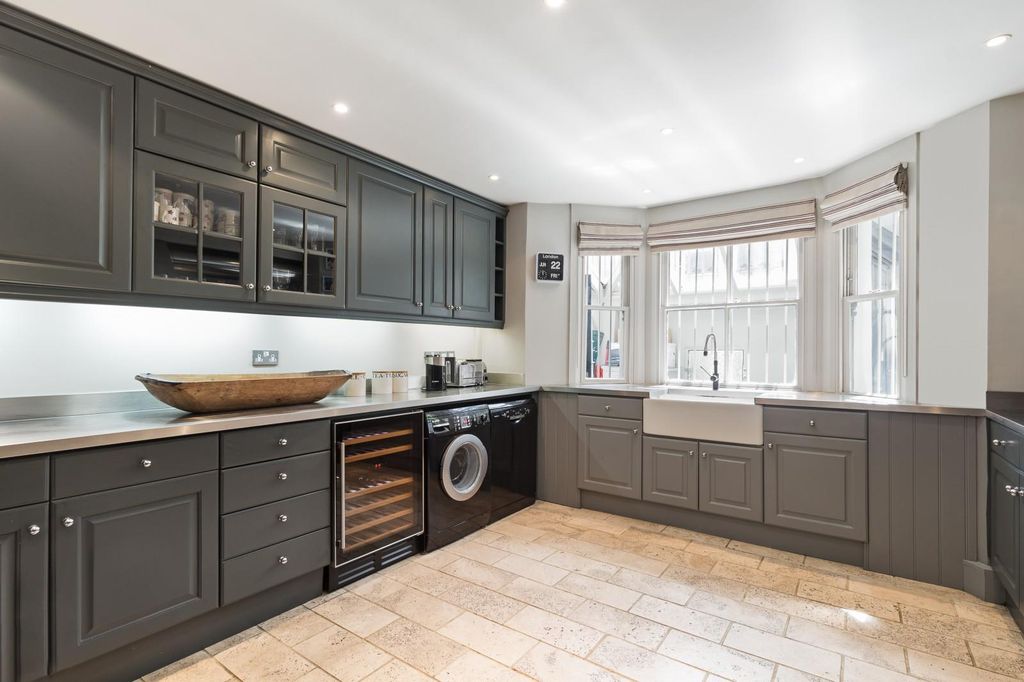 Property photo 3 of 17 Image