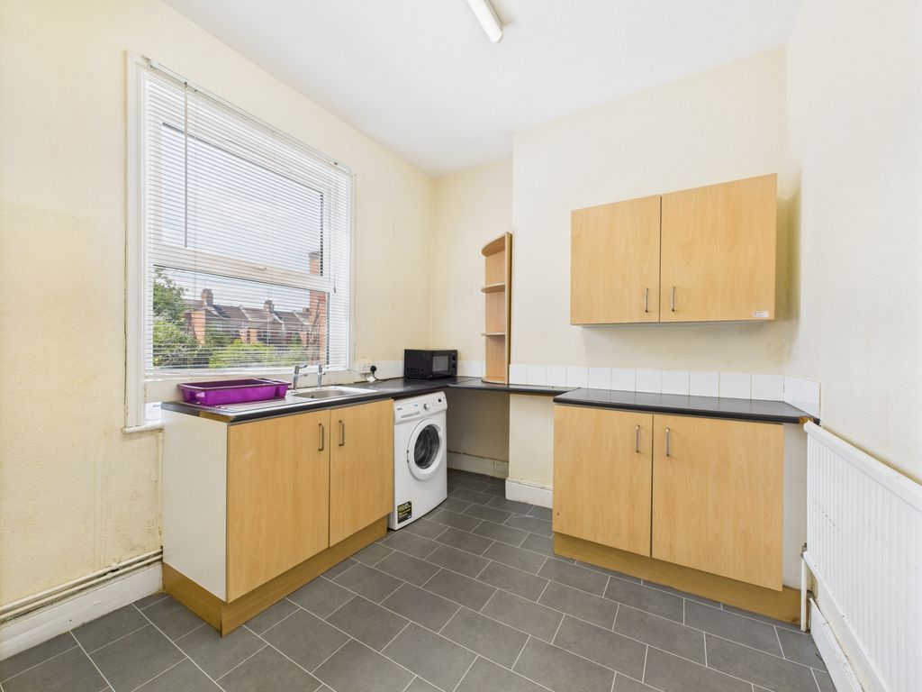 Property photo 3 of 14 Kitchen