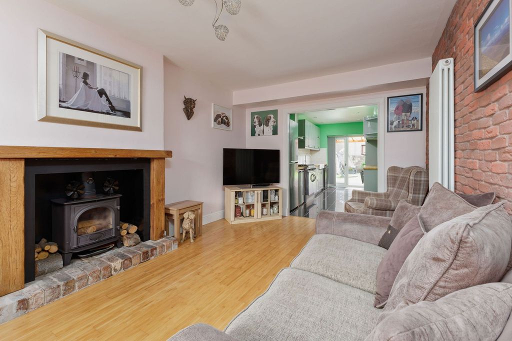 Property photo 3 of 28