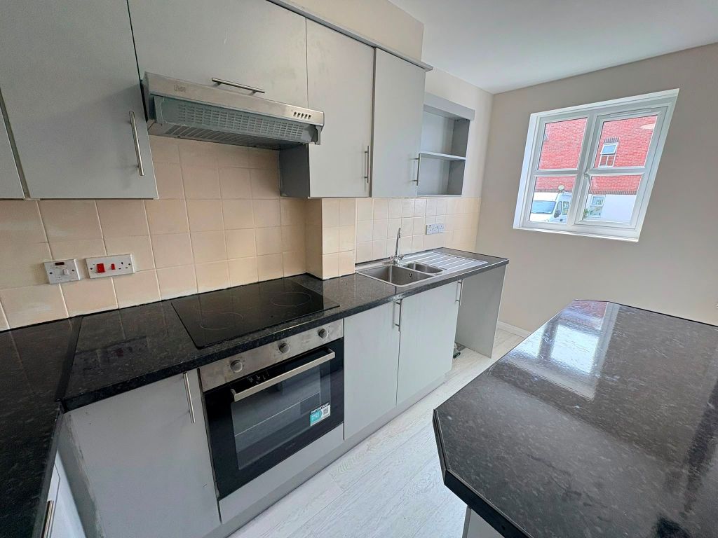 Property photo 2 of 11 Kitchen