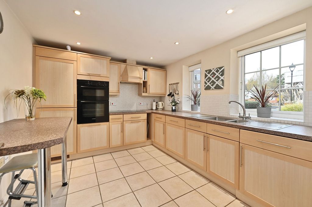Property photo 3 of 25