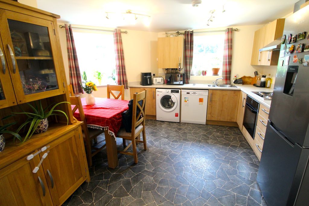 Property photo 3 of 11 Kitchen/Diner