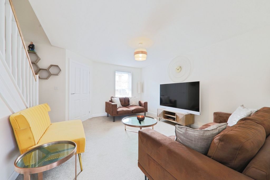 Property photo 2 of 9 4421276