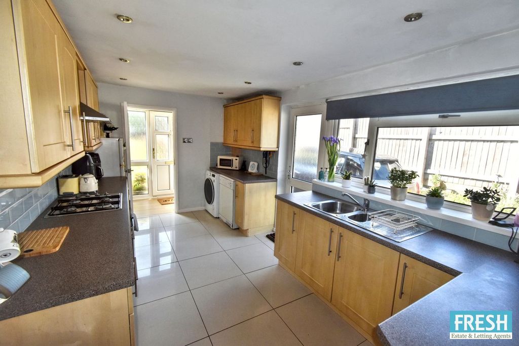 Property photo 3 of 35