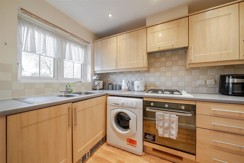 Property photo 3 of 16 1393545-8-69455117698A0.Jpg