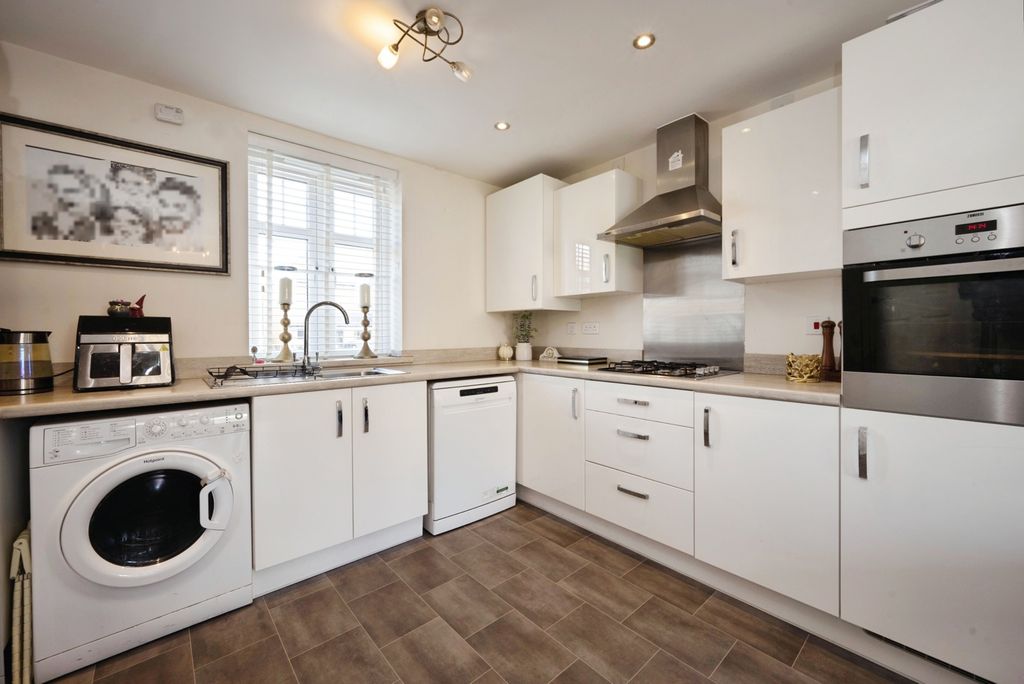 Property photo 3 of 21 Pbox-Img.Jpg