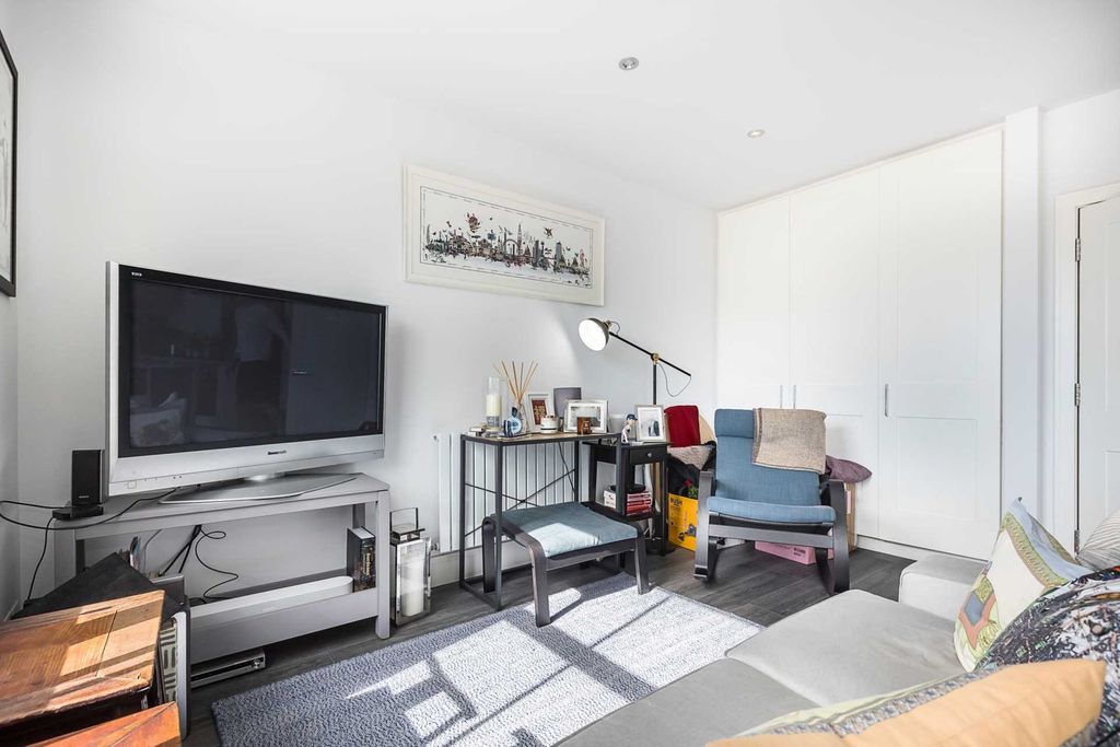 Property photo 3 of 12