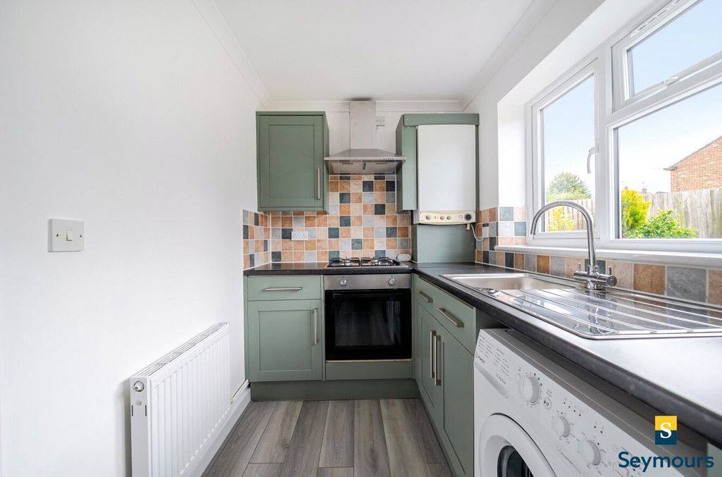 Property photo 3 of 17 Kitchen