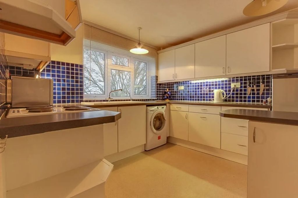 Property photo 2 of 7 Kitchen