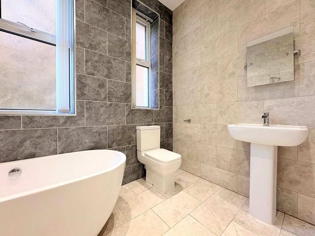 Property photo 2 of 8 Picture No. 10
