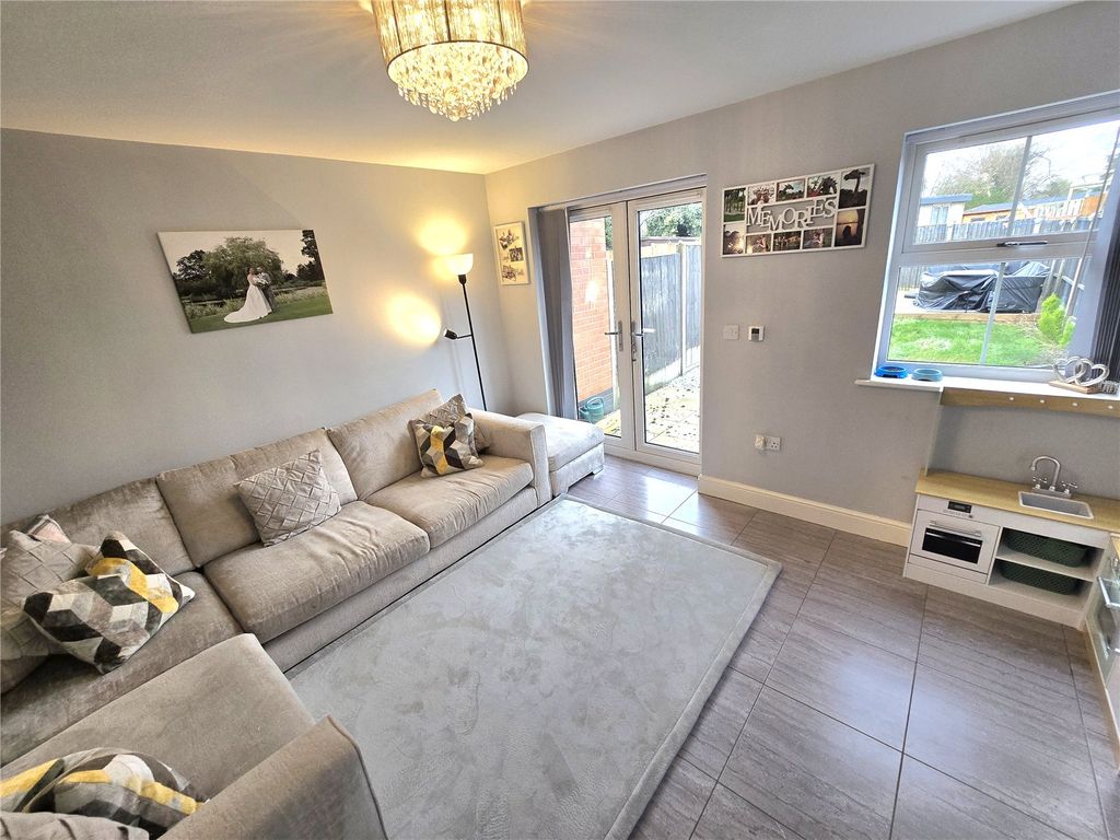 Property photo 2 of 28 Picture No. 12