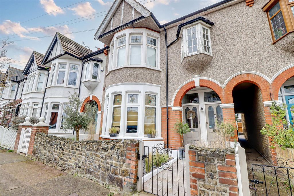 Property photo 1 of 11