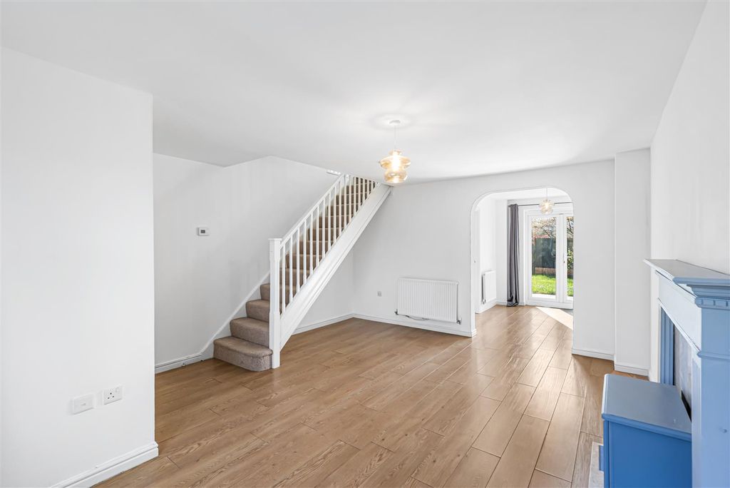 Property photo 2 of 18 Living Room