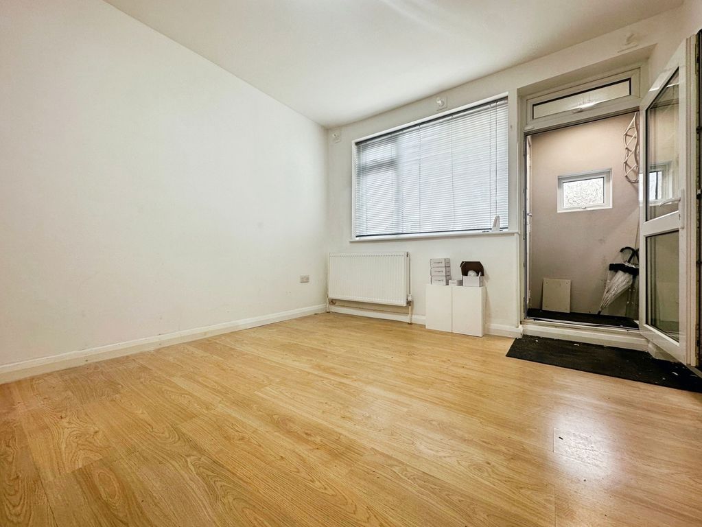 Property photo 2 of 6 Pbox-Img.Jpg