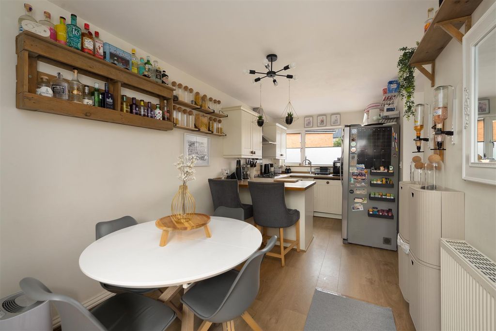 Property photo 3 of 21 Emelina Way, Whitstable