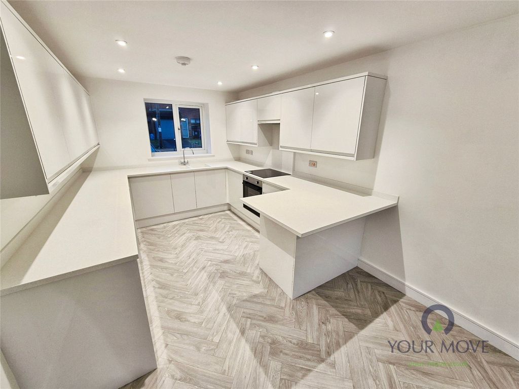 Property photo 2 of 11 Kitchen