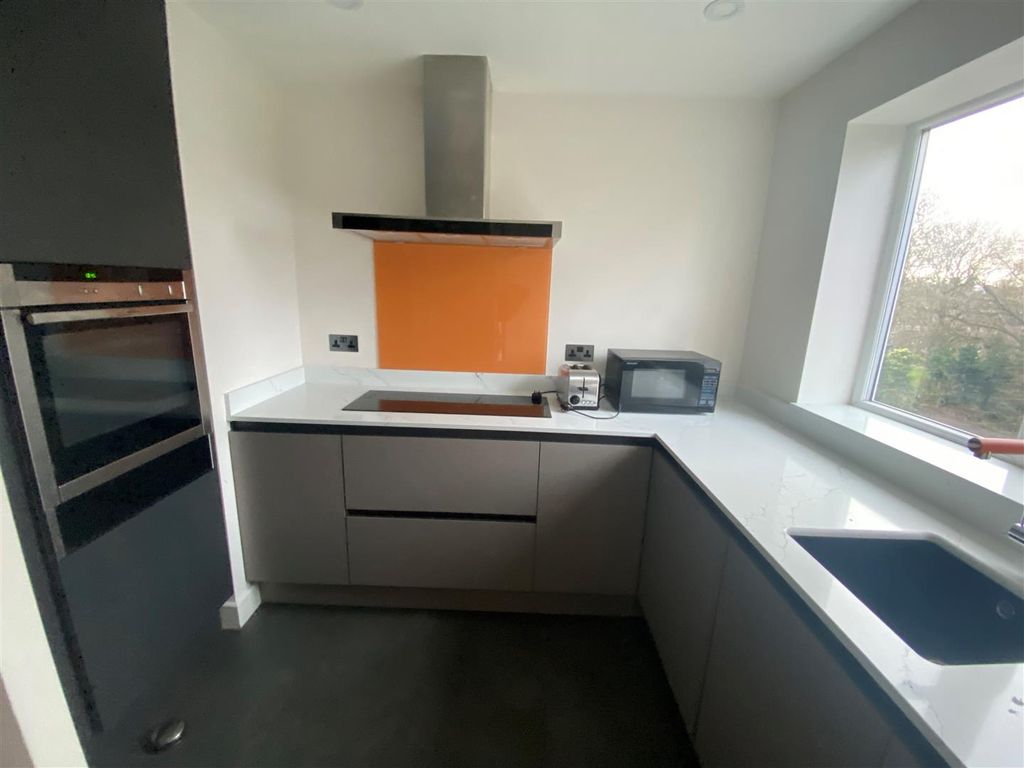 Property photo 3 of 9 Kitchen.Jpg