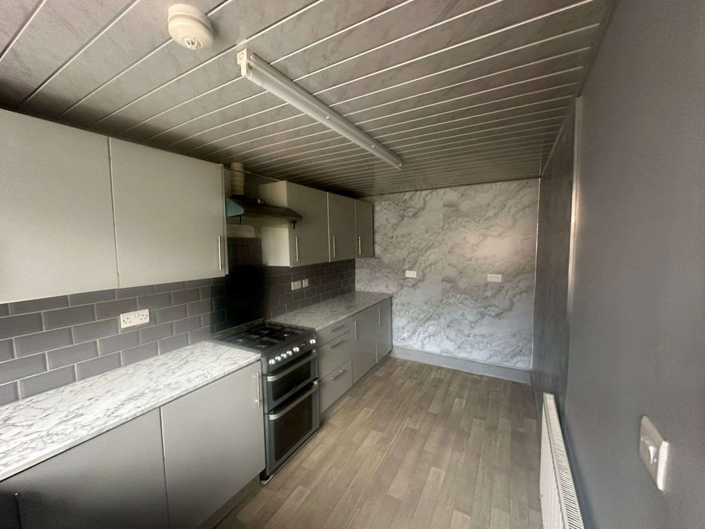 Property photo 1 of 16 4 Bedroom House