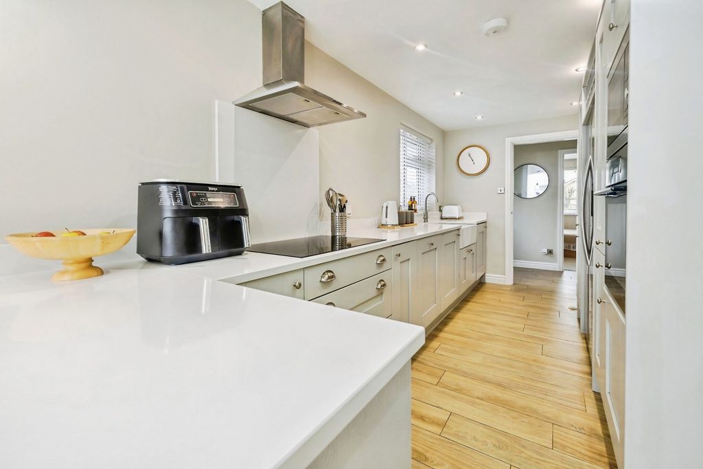 Property photo 1 of 14 Image