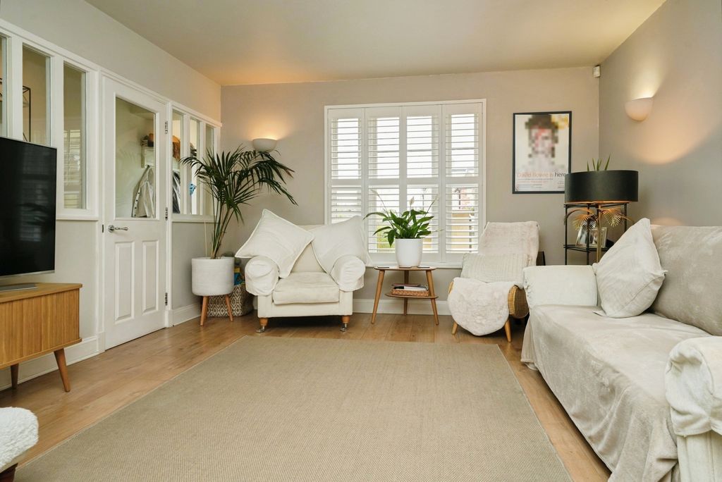 Property photo 3 of 16 Photo