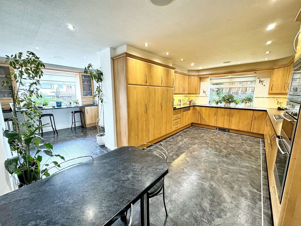Property photo 2 of 37