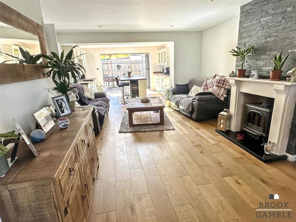 Property photo 2 of 34 01323 438506