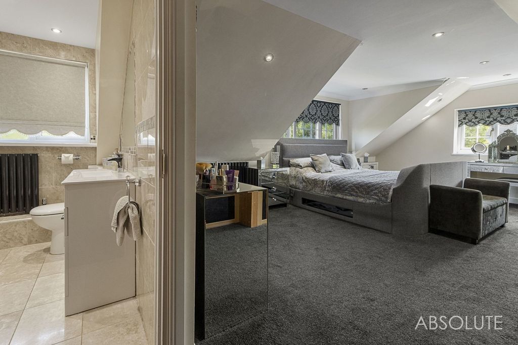 Property photo 3 of 27