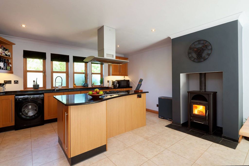 Property photo 3 of 30