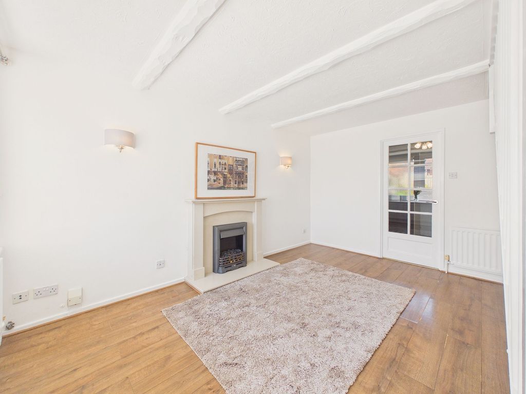 Property photo 2 of 11 Lounge