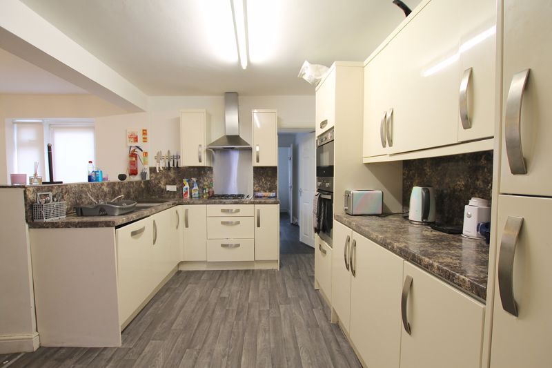 Property photo 2 of 11 Photo 4