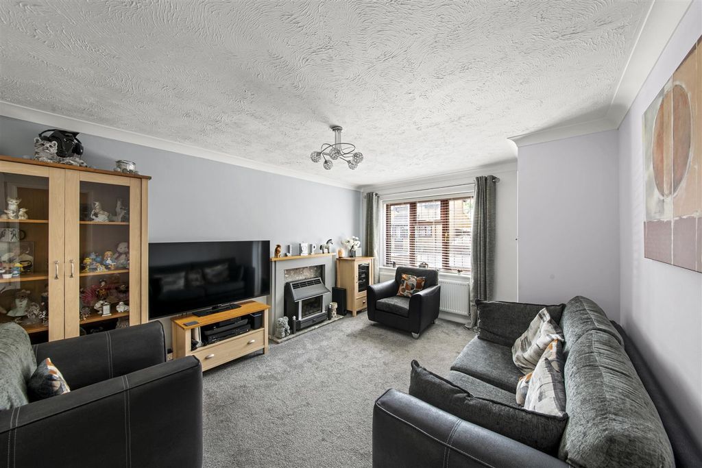 Property photo 3 of 21 2