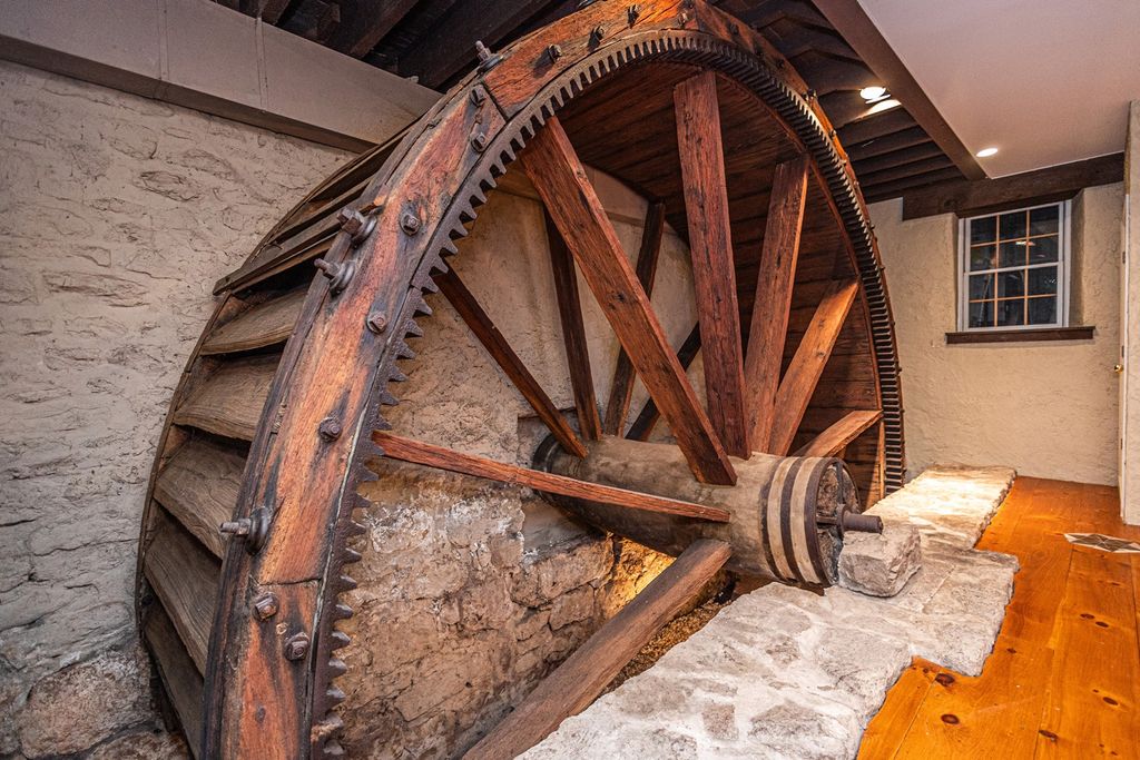 Property photo 2 of 18