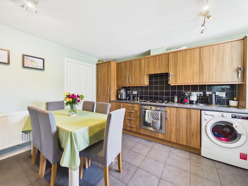 Property photo 3 of 14 Cam04899G0-Pr0330-Still002.Jpg