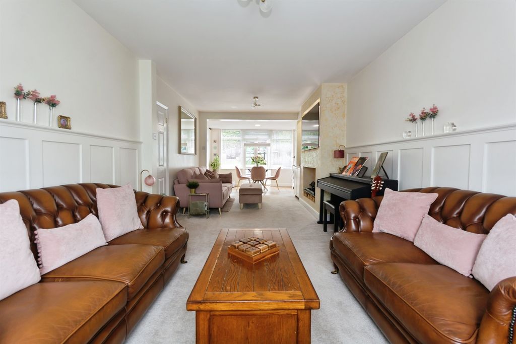 Property photo 2 of 31