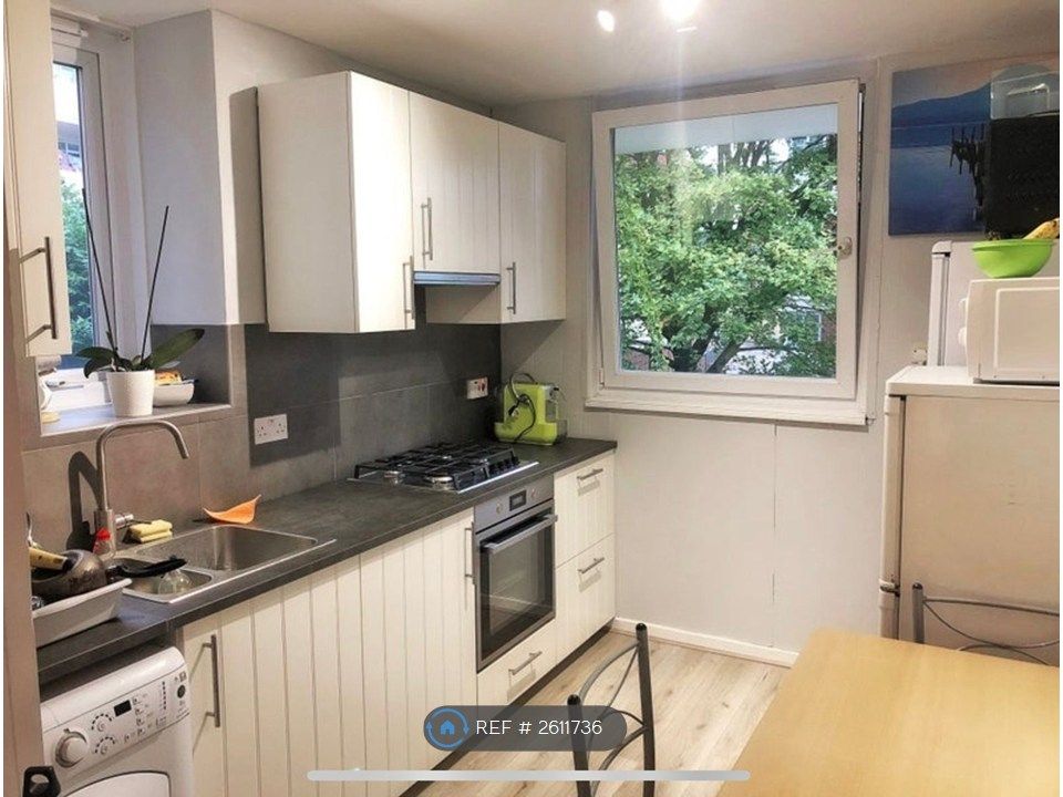Property photo 2 of 18 Kitchen