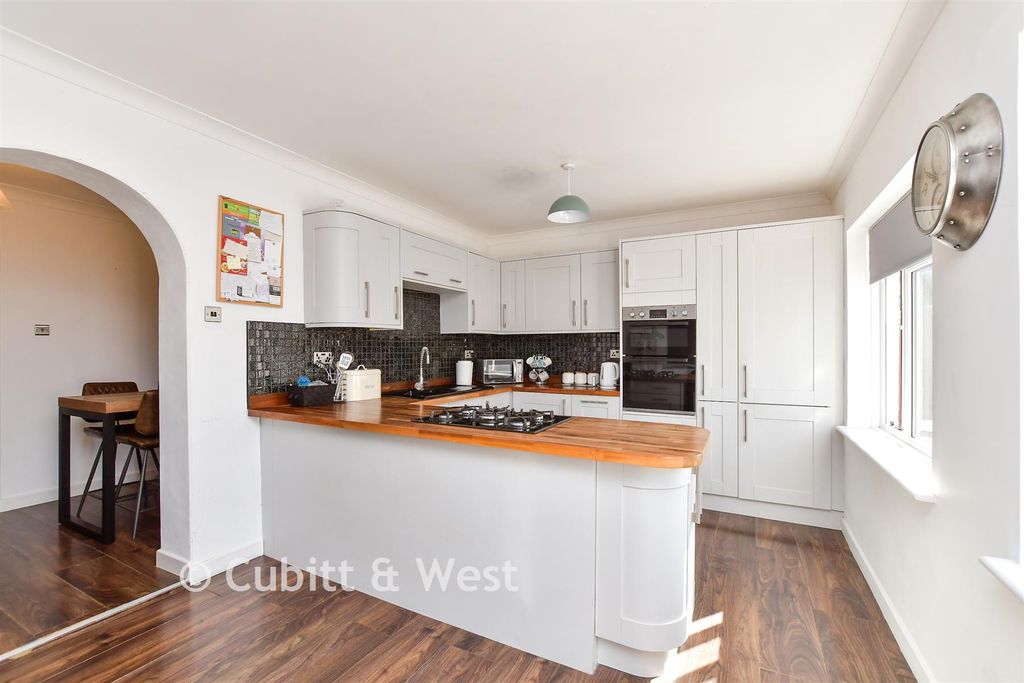 Property photo 3 of 26 Kitchen/ Lounge