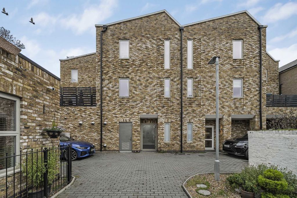 Property photo 1 of 5