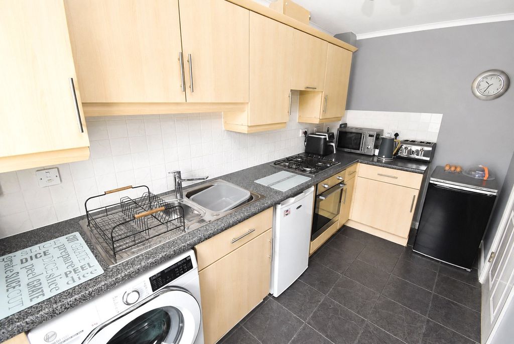 Property photo 2 of 18 Picture No. 24