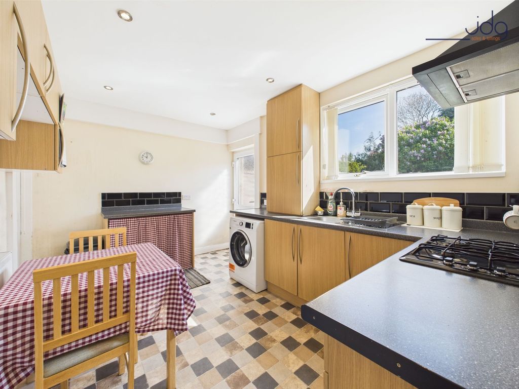 Property photo 2 of 21 Kitchen