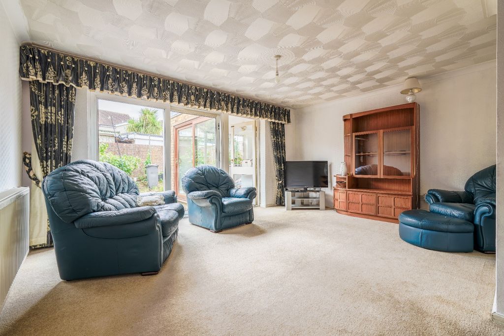 Property photo 2 of 24 4376032