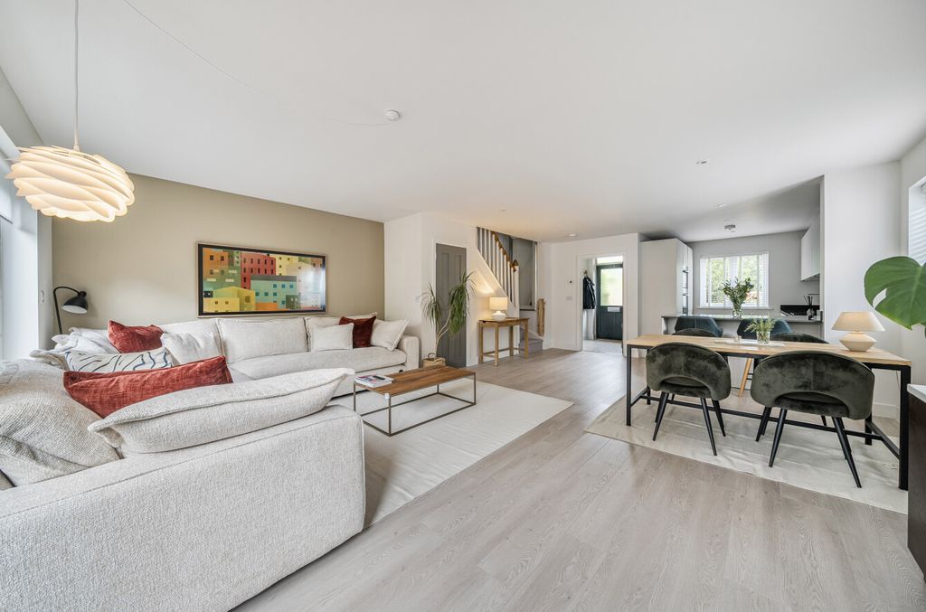 Property photo 2 of 18 1332052106887A3B62d8Ed