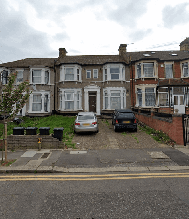 Property photo 1 of 2 Off Street Parking Near Ilford Station (Elizabeth Line)