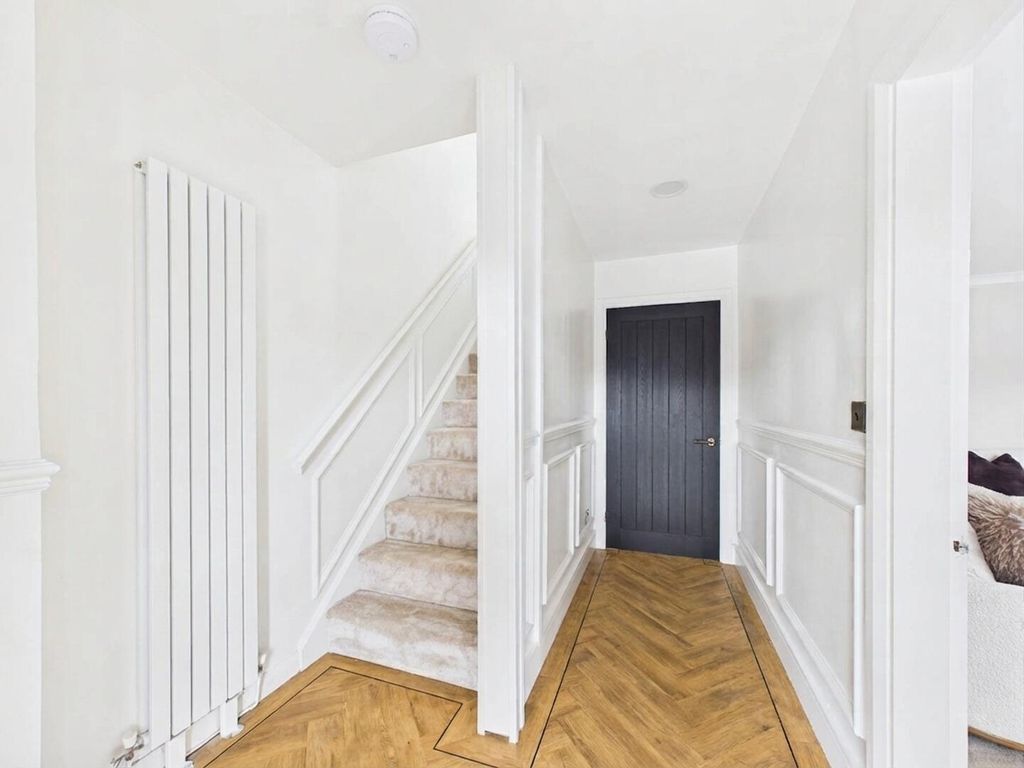 Property photo 2 of 22 Hallway