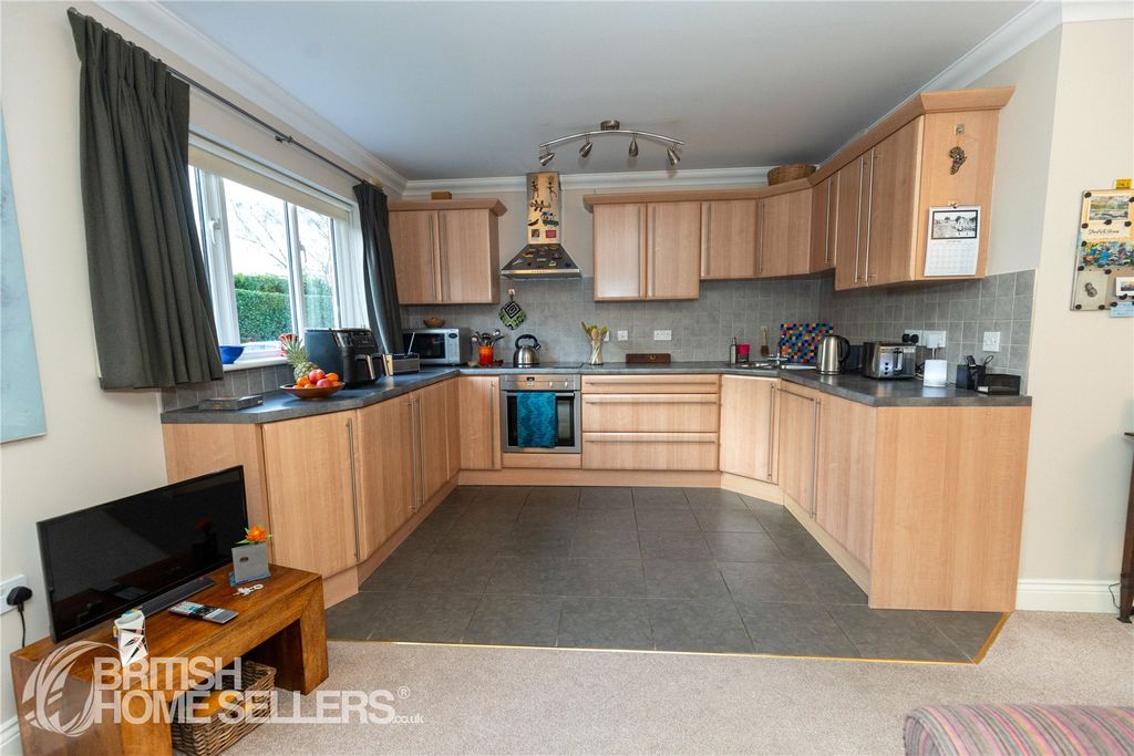 Property photo 2 of 16 Picture No. 11