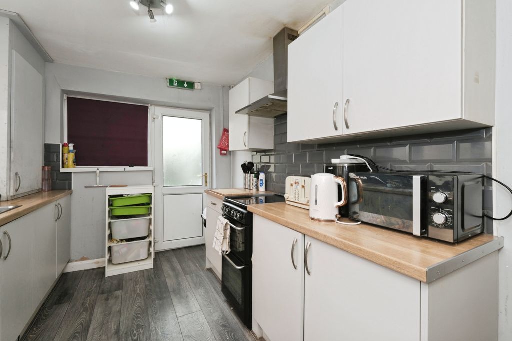 Property photo 2 of 26